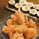 フライドチキン(骨なし)6個 +のり巻き(オリジナル)(韓国料理 トンマッコル 上野店)