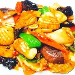 イカとピーナッツの辛口炒め/Shir-fried calamars(中華料理 龍門)