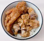 鶏⾜の⾹港式煮込とスペアリプの蒸しご飯(香港物語スイーツ)