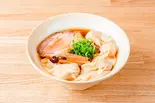 肉・海老ワンタン麺(黒)肉2ヶ・海老2ヶ（DURAMENTEI）