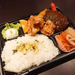 淡路牛100%のハンバーグ＆からあげ3個 弁当（カフェ＆食堂うさぎと葉っぱ）
