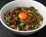 鶏白レバニラ丼(辛味噌)（一歩 新宿西口ハルク店）