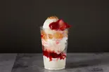 苺ミルクアイスパフェ(300ml)Strawberry Milk Ice Parfait（パフェBar「YORUYORU」 南6条西）