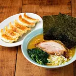 ラーメン・餃子セット(チャーシュー1枚・薬味ネギ・ホウレン草・ノリ3枚・餃子6個)（横浜家系ラーメン 松壱家）