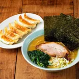 ラーメン・餃子セット(チャーシュー1枚・薬味ネギ・ホウレン草・ノリ3枚・餃子6個)(横浜家系ラーメン松壱家 白金高輪店)