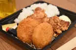 ジューシーBIG唐揚げ＆クリームコロッケ弁当（【大盛り無料！！】ジューシー唐揚げ弁当 玉ちゃん食堂）