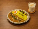 牛すじナッツ＆ナッツカレー+ラッシー（Calme Spice Curry）