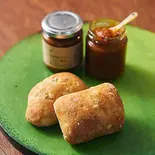 オリーブオイルパン 1個(写真は2個)Olive oil Bread (1 piece, photo shows 2 pieces)(RAW SOUP 学芸大学)