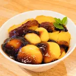お芋白玉と焼き芋のみたらしあん Sweetpotato＆mochi balls sweet and savory soy-sauce glaze（芋や。むかい 新深江店）