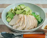 【アボカドのせ】カオマンガイ(むね肉) [Avocado] Khaomangai(Breast)（高たんぱく・糖質制限カオマンガイ 東京鶏飯食堂 国分町2丁目店）