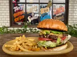 アボカドチーズバーガー【AVOCADO CHEESE BURGER】（創業21年プレミアムバーガーの店 UNCHAIN DINER）