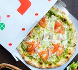 ベーコンとトマトのバジルピザ（WINE＆PIZZA HACHI）
