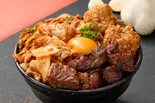 【旨辛】豚キムチデラックス丼(ステーキ＆唐揚げ＆豚キムチ丼) Kimchi Deluxe Bowl（スタミナ＆ガッツリ男飯！肉大学 田町店）