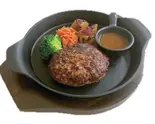 牛バーグ牛肉100%使用（O's. Dining kitchen.）