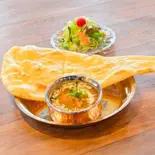Dセット ダルチキンカレー ナンかライス サラダ付き Dal chicken curry naan or rice,salad（TAREMAM）