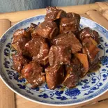 紅焼排骨 (スペアリブ醤油煮込み)（中国料理 壺家大排档）