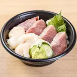 ぶり・ほたて丼(レギュラーサイズ)（【元祖】でか盛り海鮮問屋 すすきの店）