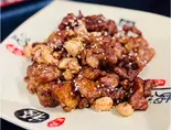 揚げ鶏肉とカシューナッツ甘味噌炒め/酱爆腰果鸡丁(天津福味餃子)