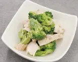 蒸し鶏とブロッコリーの胡麻和え(冷麺屋 鶴虎 方南町店)