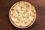 クワトロフォルマッジ Quattro Formaggi（【本格窯焼ナポリPIZZA】大衆イタリアン酒場 ミンバル 幡ヶ谷 MINNA NO BAR Hatagaya）