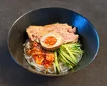 ジューシー鶏もも肉の和冷麺 (Chicken Thigh)Japanese Cold Noodles（【和冷麺】虎徹 ー KOTETSU ー 名楽町店）
