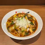 スタミナホルモンラーメン「赤」（麺やaube〜おーぶ〜）