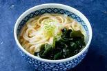博多 わかめかけうどん（さぬきうどん・どんぶり 博好 西新店）