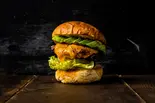 アボカドチーズバーガー(ポテト付き)（HangOut HangOver 西武新宿BrickSt.店(ハングアウトハングオーバー)）