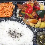 鶏と野菜ごろごろ黒酢あん弁当(いちよう弁当)