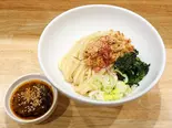 汁無し坦々麺(特製そぼろ・ほうれん草・薬味葱・フライドオニオン・白胡麻・糸唐辛子)（東京極上坦坦 弘明寺店）