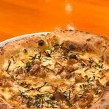 テリヤキチキンのビアンカピッツァ（Pizzeria Ampia）
