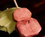 極厚牛たん - 厚みのある牛たんが贅沢な味わいを楽しめる（たんや沖縄たんたん）