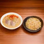 鉄鍋辛味噌ラーメンと半チャーハンセット（山喜多製麺所）