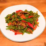 小炒牛肉/牛肉と唐辛子の炒め(激辛)(天山見・西北本場料理店・刀削麺(HalalaFood))