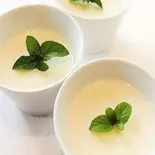 自家製濃厚杏仁豆腐(ビストロ さかの上)