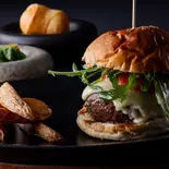 薪焼き・和牛チーズバーガー（Latina PARRILLA）