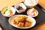鶏唐揚弁当(唐揚げ4個入り)(御徒町小町食堂)