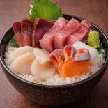 海鮮てんこ盛り丼（酒と肴 めから鱗）