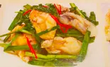 揚げカキとニラ炒め(中華料理 宮)