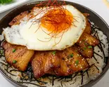 【目玉焼き】自家製ダレの炙り豚丼 (Fried Egg) Grilled Pork Rice Bowl（炙り豚丼香ばし屋 名楽町店）