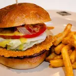 【定番！】Cheese Burger チーズバーガー（W＆B Delicious Service）