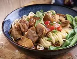 红烧牛肉面 牛肉の中国醤油ラーメン（ビャンビャン麺 朋友）