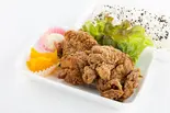 【選べるトッピングソース付】大きなから揚げ2個弁当（チキラボPLUS大塚本店）