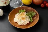 お肉に良く合う「ちょい盛りガーリックポテトサラダ」 Garlic Potato Salad（濃厚ローストビーフとハラミ丼「タルビー」 久米川店）