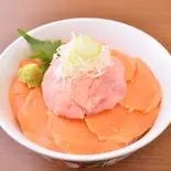 サーモンとネギトロの合い盛り丼(からあげ丼 日の家)