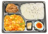 エビのチリソースと玉子炒め弁当（中华料理 美中味）