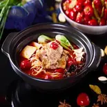 泡椒生滚嫩牛肉米线Tender Beef with Pickled Chilli Rice Noodle Soup柔らかい牛肉と漬け唐辛子のスープ米線※辛さ:2（天府李米線 TINA'S NOODLE KITCHEN）