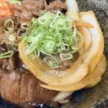 黒毛和牛ロース・カルビ焼肉丼（神戸北野旭屋精肉店）