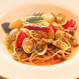 あさりと彩り野菜のオイルパスタ（箸とフォーク）