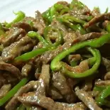 青唐辛子と牛肉の炒め（中国飯店 福龍門）